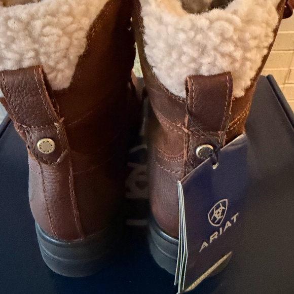 Ariat Women's Tan Winter Boots with Fur Lining - Picture 5 of 9